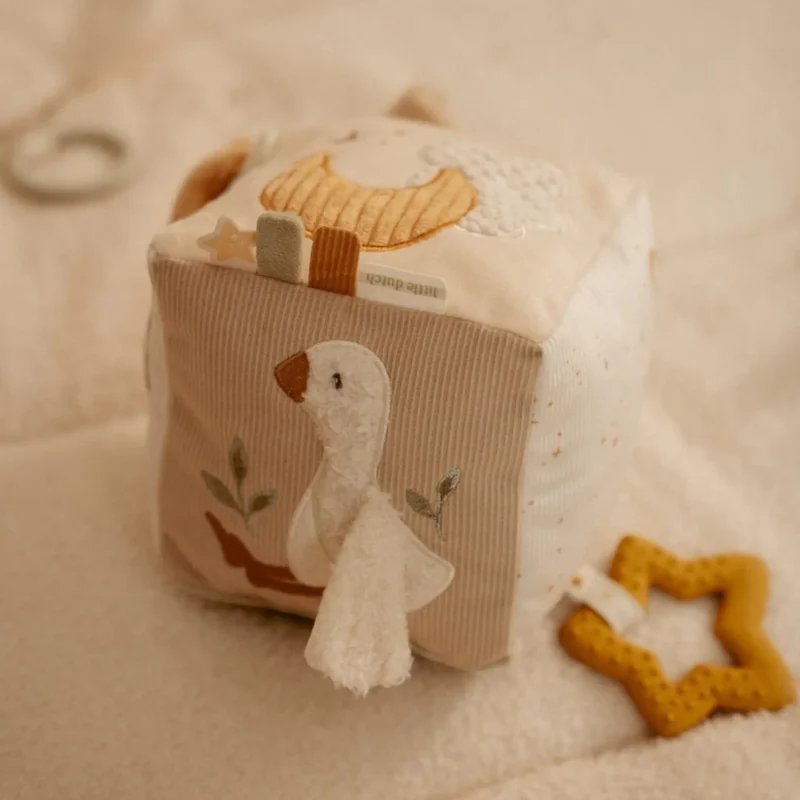 LITTLE DUTCH ΥΦΑΣΜΑΤΙΝΟΣ ΚΥΒΟΣ ΔΡΑΣΤΗΡΙΟΤΗΤΩΝ NEWBORN NATURALS GRS